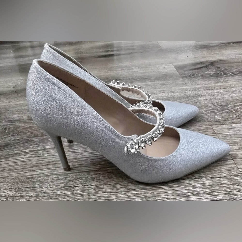 Super Sale !!!BCBGENERATION Silver tone Branda‎ Heels